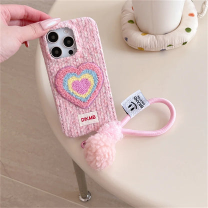【ハートニットポンポン】もこもこ カラフルハート×ふわふわチャーム Y2K スマホケース｜iPhone対応 #250105