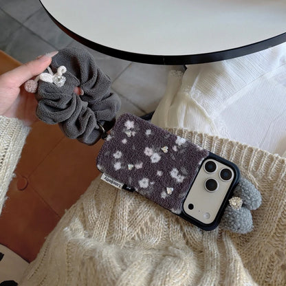 フラワー iPhoneケース｜花柄 ボア素材・シュシュチャーム付き #240531