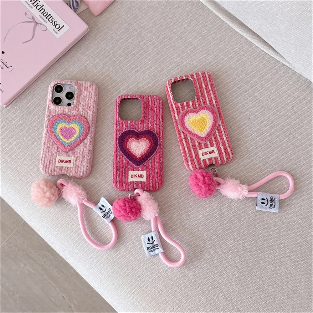 【ハートニットポンポン】もこもこ カラフルハート×ふわふわチャーム Y2K スマホケース｜iPhone対応 #250105