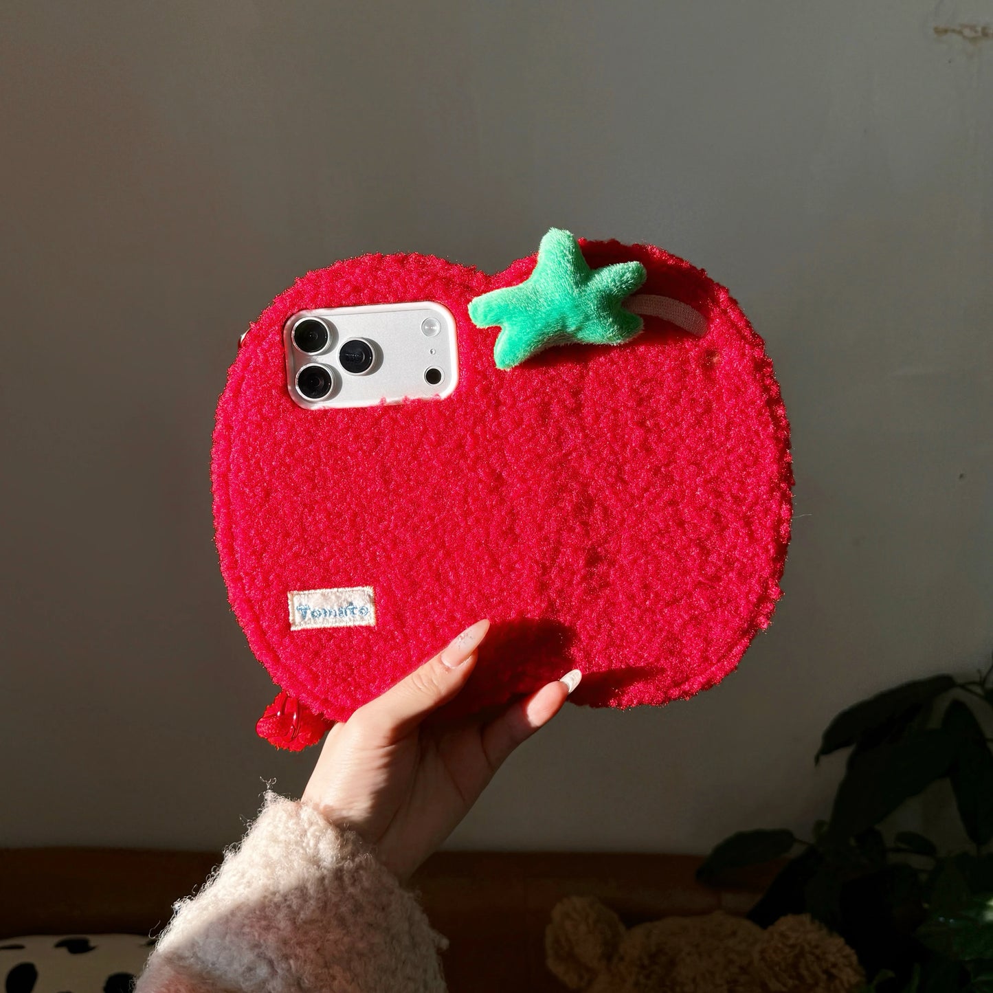 【もこもこ手帳型デザイン】フルーツ トマト ハンドルストラップ付き iPhoneケース #240611