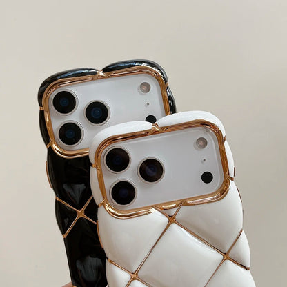 エレガントキルティング iPhoneケース｜ゴールドラインアクセント #240414