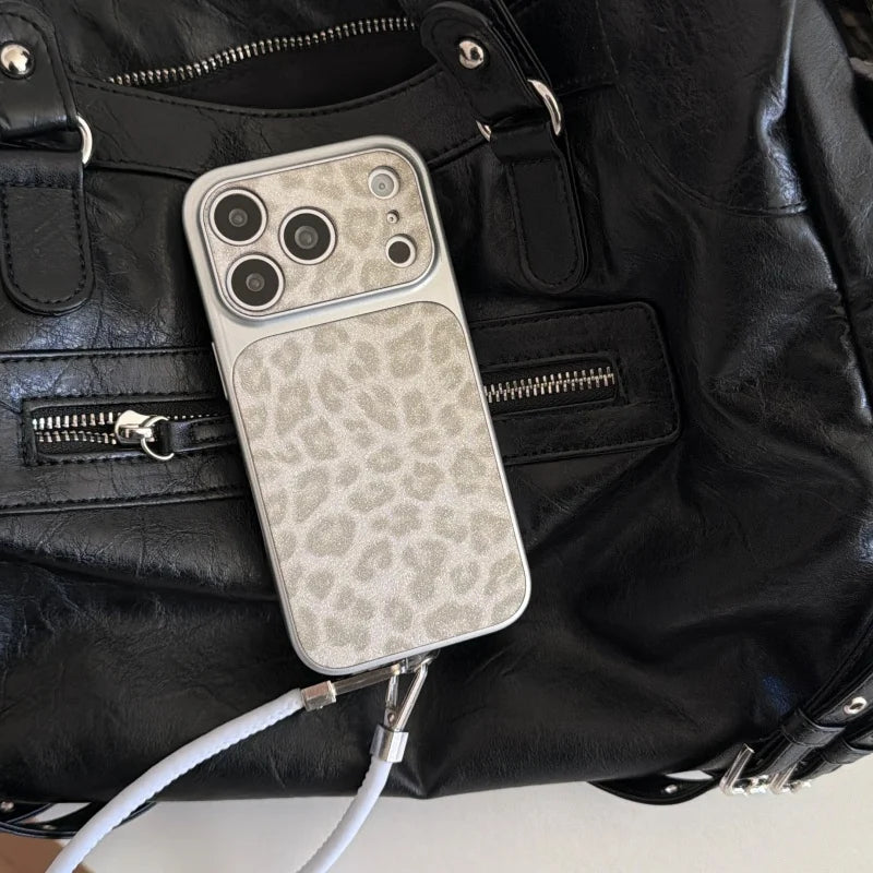 【アニマルムード】ピンク ブラウン レオパード ヒョウ柄 ストラップ付き スマホケース｜iPhone対応 #240710