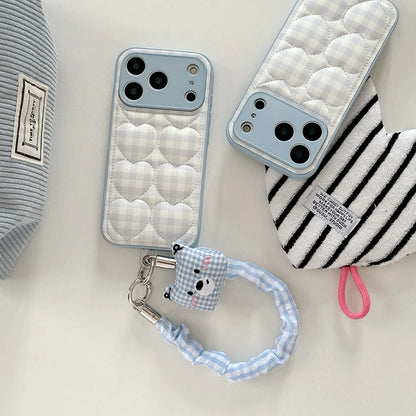 【ハートキルティングチェック】ギンガムハート×パステルブルー くまちゃんチャーム スマホケース｜iPhone対応 #250329