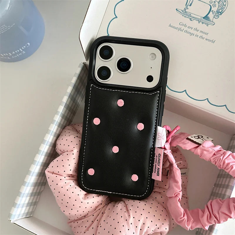 【ドットレザー】ピンク 水玉 ステッチ × ブラックレザー スマホケース｜iPhone対応 #250125