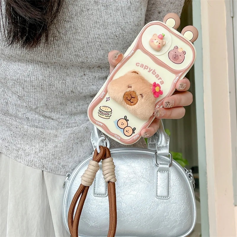 【アニマルぬいぐるみシリーズ】 カピバラ 立体ふわもこケース｜iPhone対応 #240907