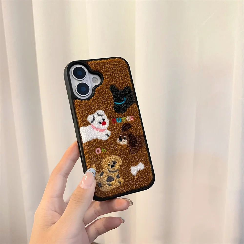 【ふわもこアニマルズ】刺繍タッチ × モコモコ立体デザイン スマホケース｜iPhone対応 #250605