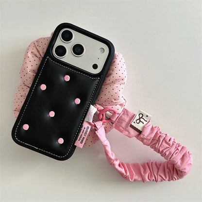 【ドットレザー】ピンク 水玉 ステッチ × ブラックレザー スマホケース｜iPhone対応 #250125