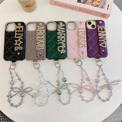 【カスタムNAMEシリーズ】名前入り キルティング ビジュー ストラップ付きスマホケース｜iPhone対応
