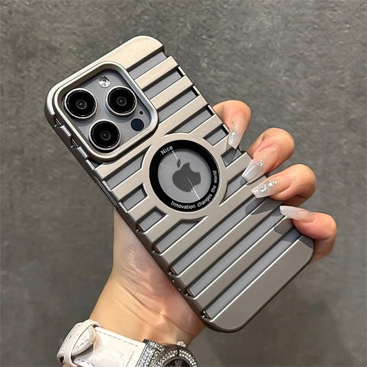 【アルミ調デザイン】メタル スーツケースデザイン 耐衝撃 スマホケース｜iPhone対応 #250414
