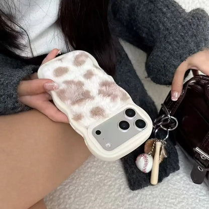 もこもこ レオパード柄 ファー iPhoneケース｜ウェーブフレーム #240301
