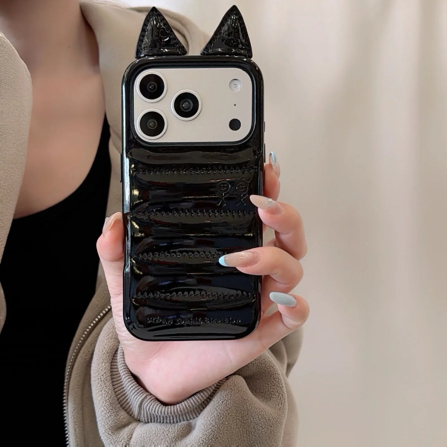 【猫耳シリーズ】キルティング ダウンジャケット風 iPhoneケース #240219