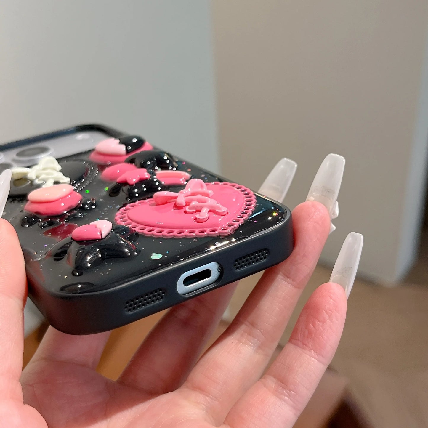 【ブラックデコ】ハートモチーフ iPhoneケース｜立体デザイン・Y2K・韓国ストリート #231006