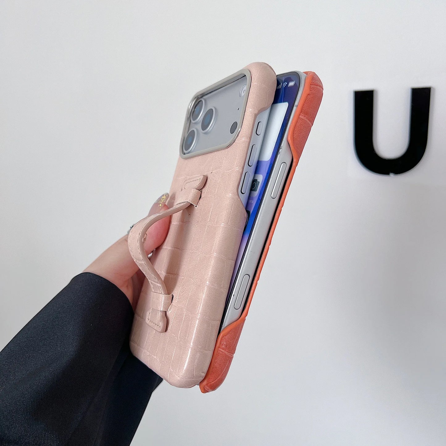 【クロコ調レザー】スリム ハンドベルト付 スマホケース｜iPhone対応 #240921