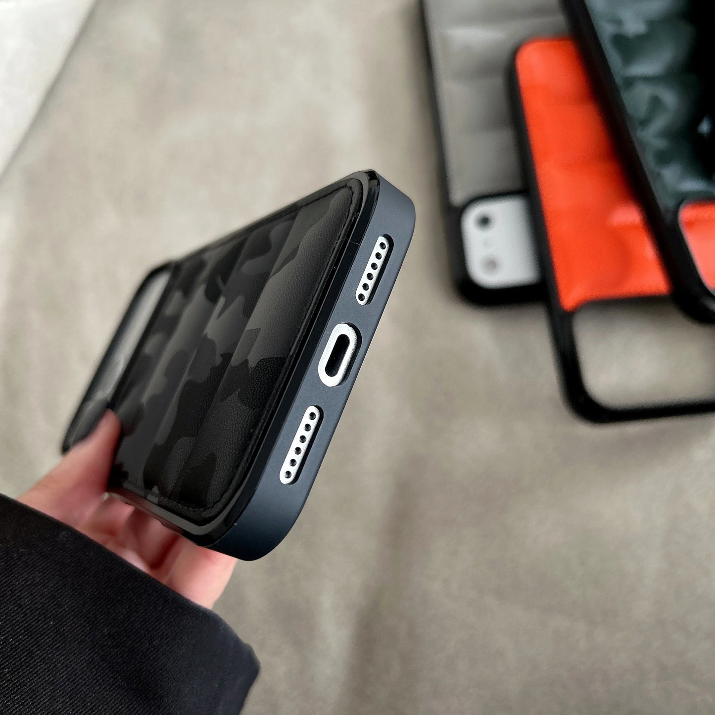 カモフラ柄 ダウンジャケット風 キルティング iPhoneケース #240308