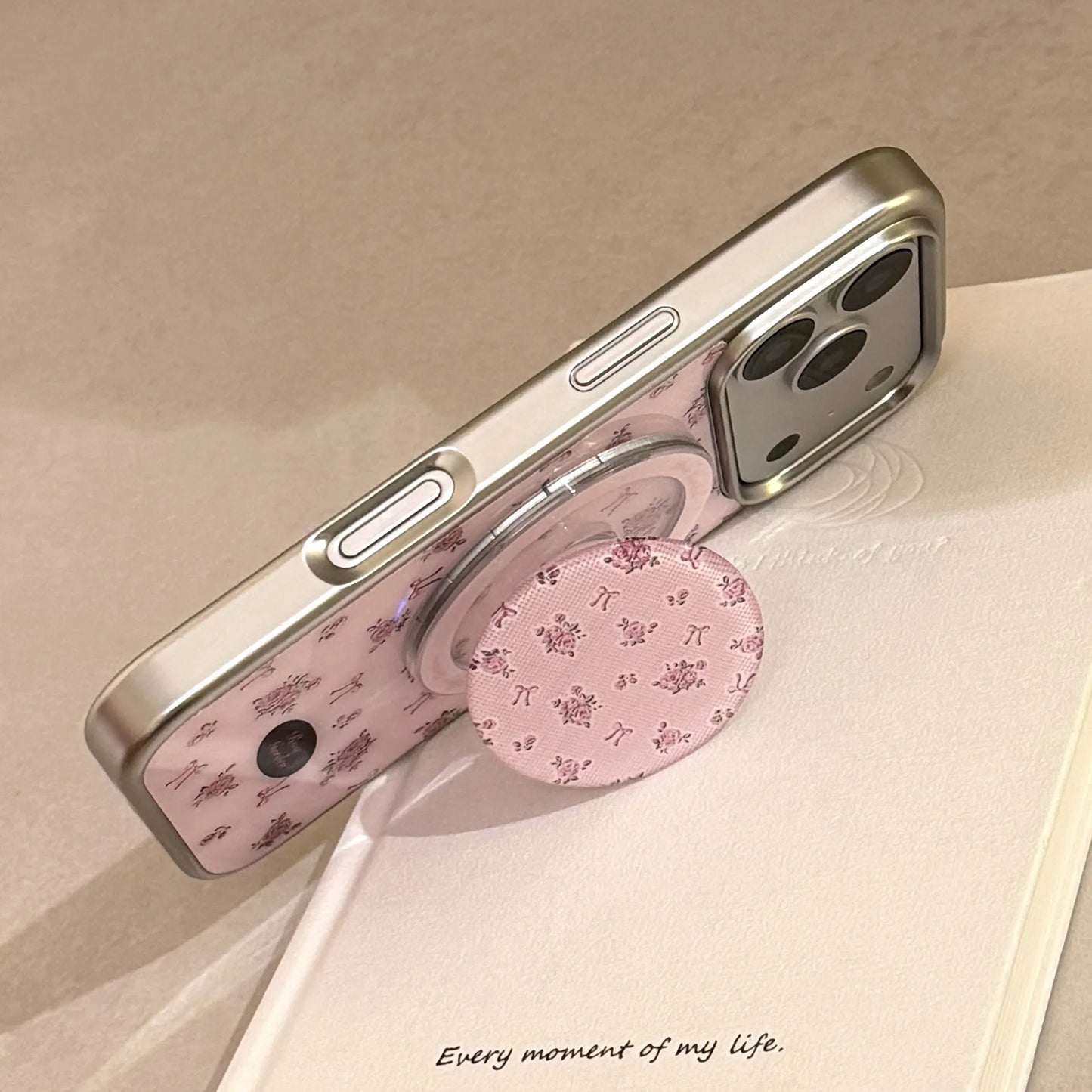 ヴィンテージフラワー Magnet内蔵 iPhoneケース｜小花柄ピンク・マグネットグリップ #240427