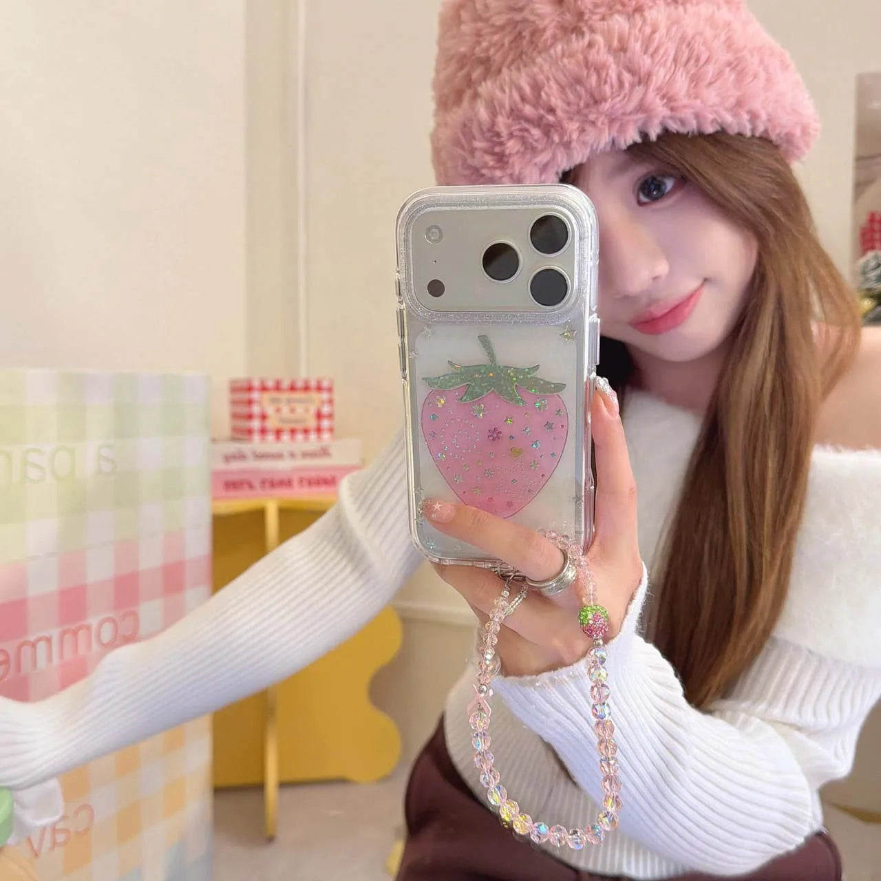 ストロベリー チャーム付き iPhoneケース｜いちごモチーフ・キラキラデザイン #230818