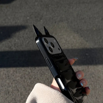 【猫耳シリーズ】キルティング ダウンジャケット風 iPhoneケース #240219