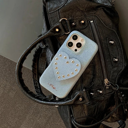 【スタッズハートスタンド】レザー デニム ハート×シルバースタッズ スマホケース｜iPhone対応 #250327
