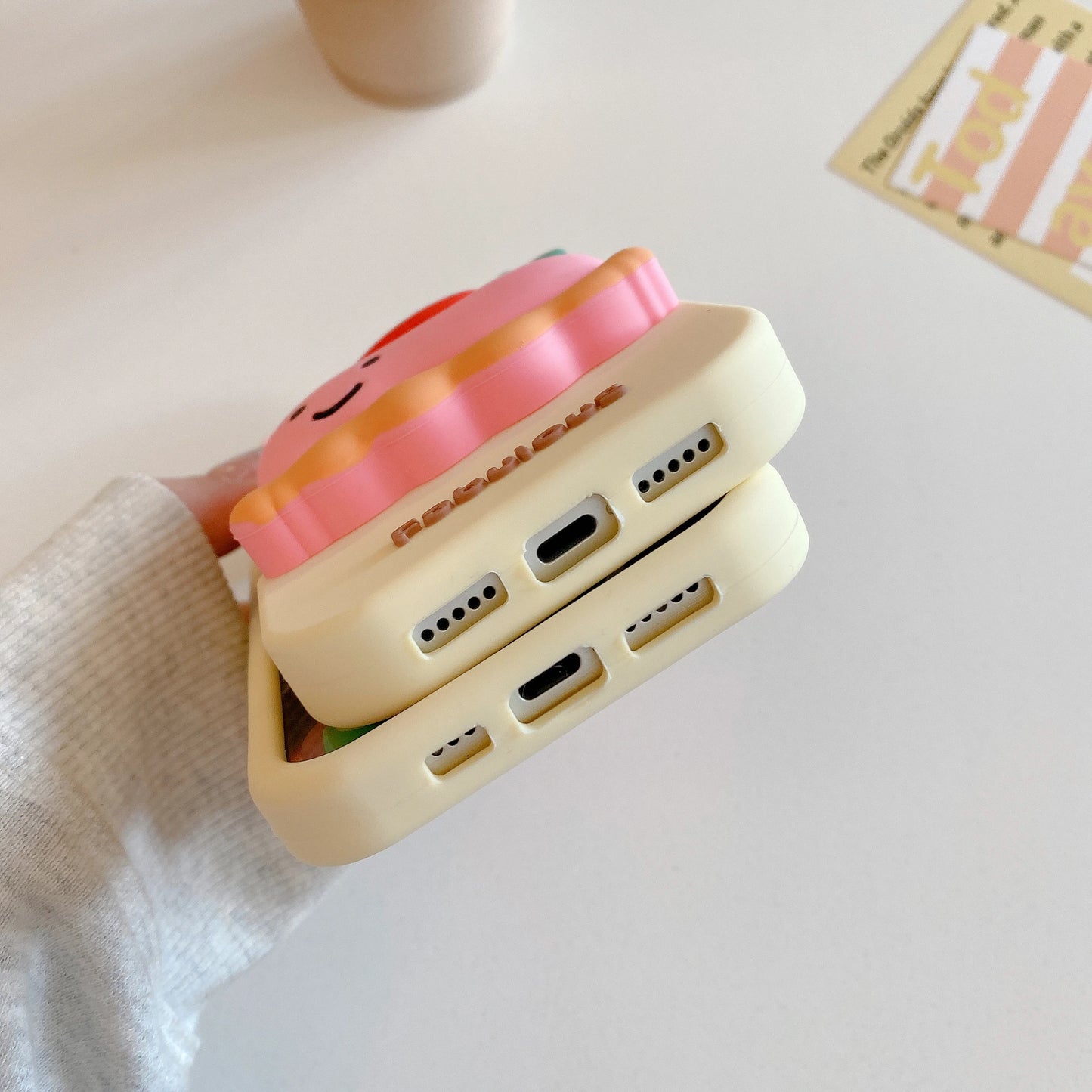 【ぷっくり3Dシリーズ】ドーナツ×プリン×プレッツェル 立体スイーツ ポップソケット スマホケース｜iPhone対応 #250212