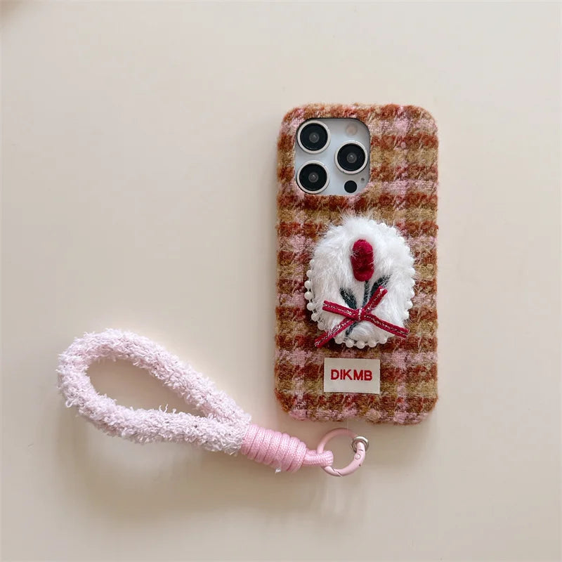 【チェックファーチューリップ】リボン スマホケース 立体刺繍×ふわもこストラップ付き｜iPhone対応 #241206