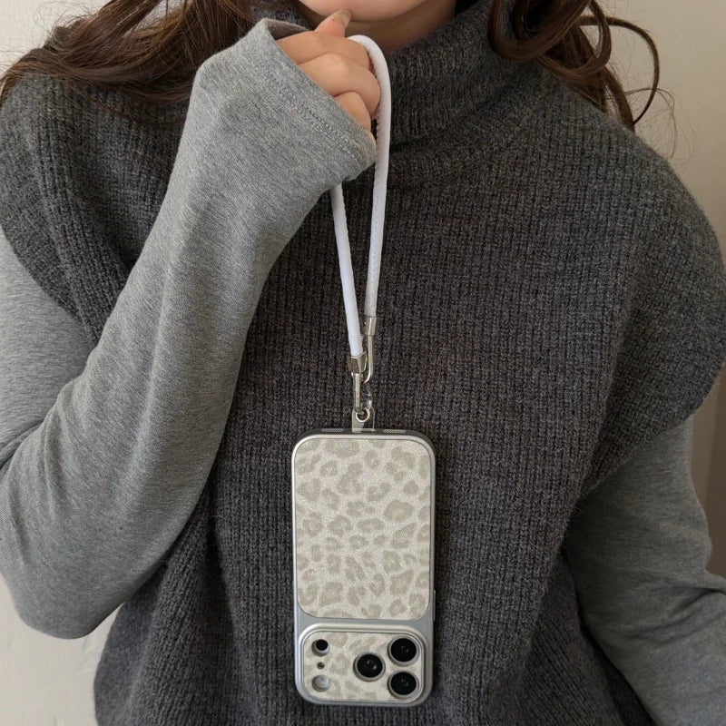 【アニマルムード】ピンク ブラウン レオパード ヒョウ柄 ストラップ付き スマホケース｜iPhone対応 #240710