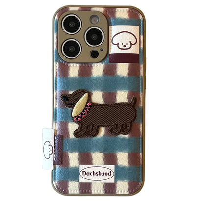 【チェックダックス】刺繍わんこ × レトロチェック エンボス スマホケース｜iPhone対応 #250210