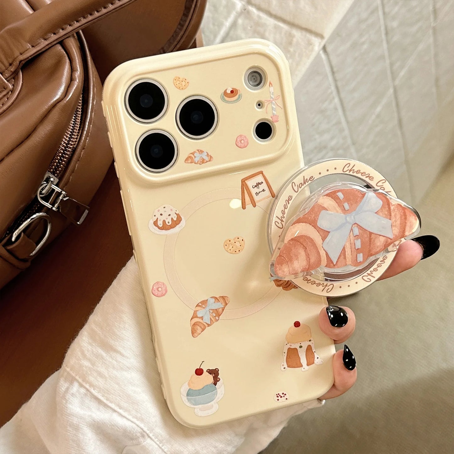 カフェスイーツ クロワッサンデザイン グリップ付き iPhoneケース｜ナチュラル・韓国雑貨風 #231120