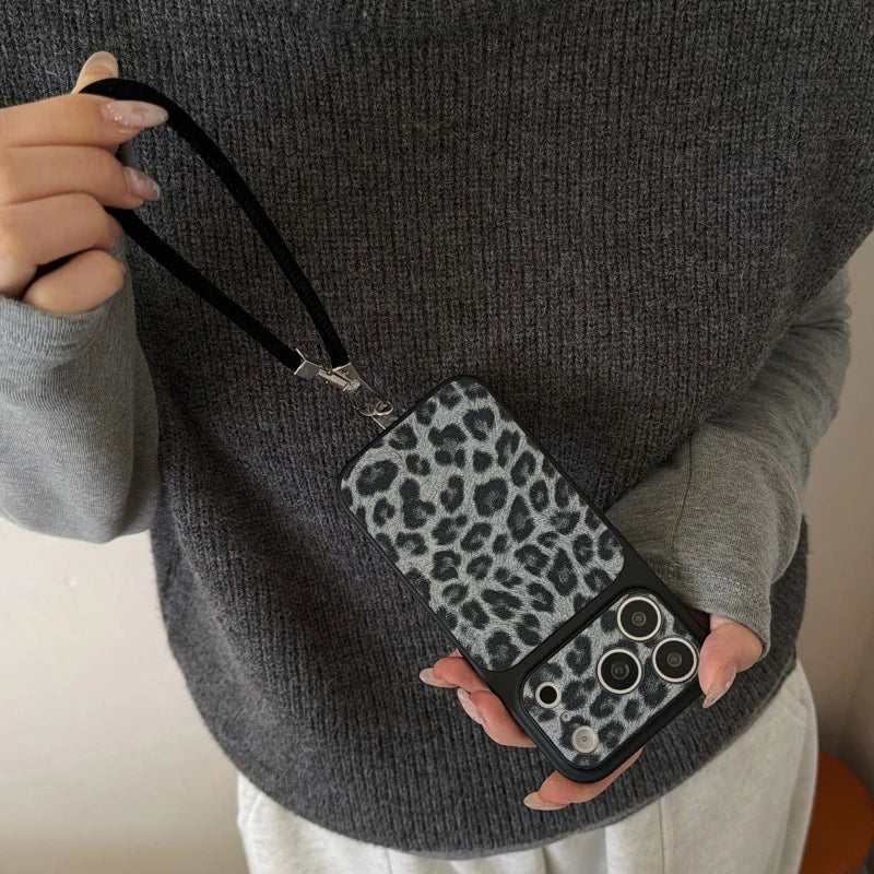 【アニマルムード】ピンク ブラウン レオパード ヒョウ柄 ストラップ付き スマホケース｜iPhone対応 #240710