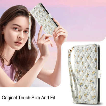 【ブックスタイル】花柄 フラワーキルティング ストラップ付き 手帳型 iPhoneケース｜カード収納 ショルダー対応 #240110