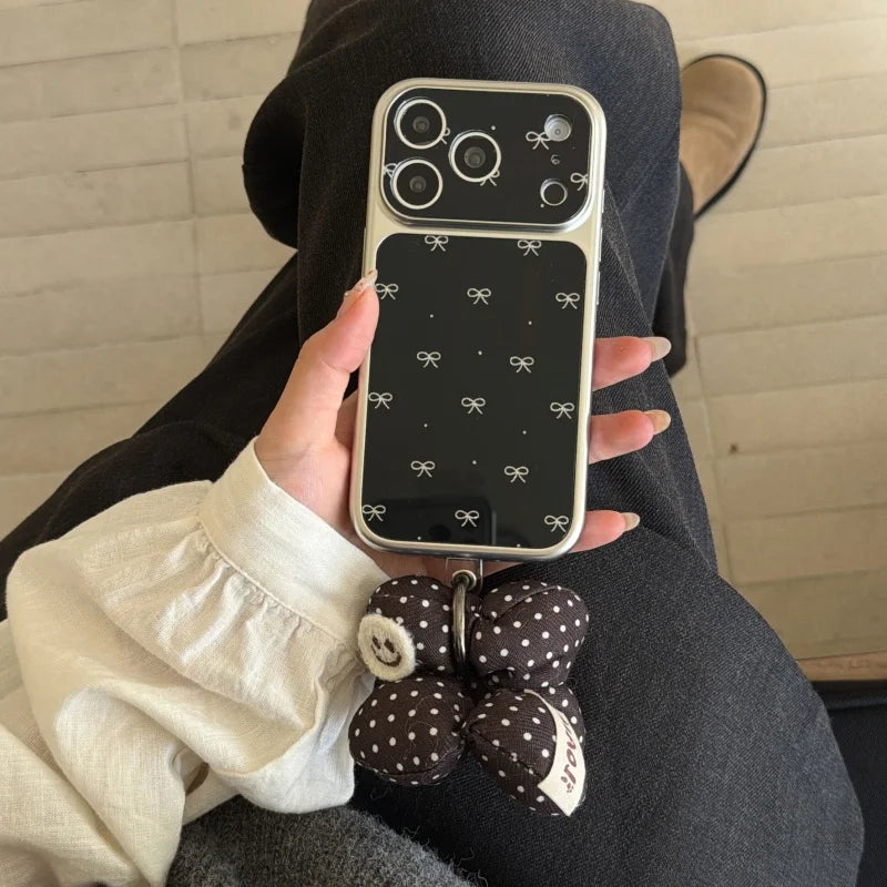 【クラシックリボン】モノトーン リボン総柄 × ボリュームチャーム スマホケース｜iPhone対応 #240619