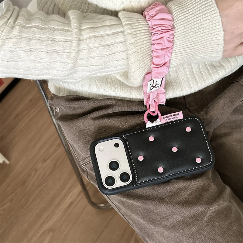 【ドットレザー】ピンク 水玉 ステッチ × ブラックレザー スマホケース｜iPhone対応 #250125