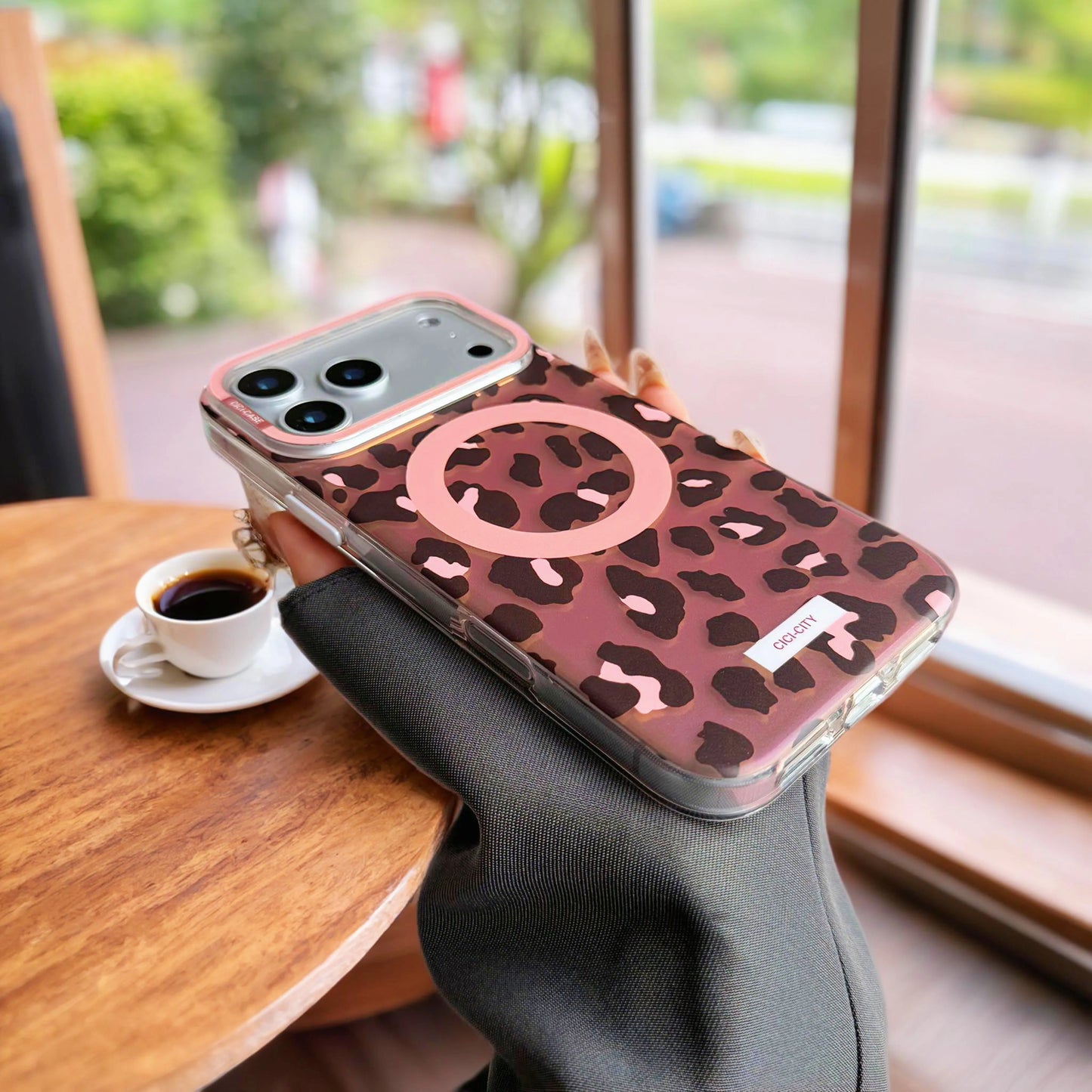 【Magnet内蔵】クリア×グラデーション レオパード ボーダー クリアケース｜iPhone対応 #241121