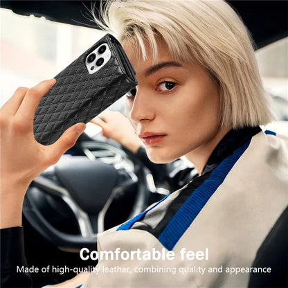 【ブックスタイル】キルティング レザー調  手帳型 iPhoneケース｜ウォレット・ストラップ付き #240125