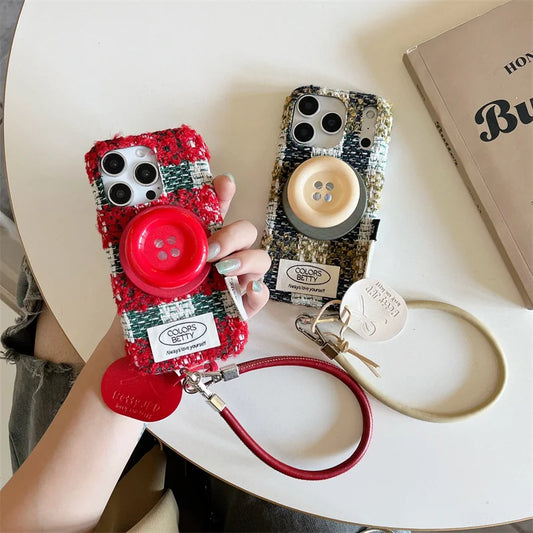 【ツイードカラーボタン】ツイードチェック×ビッグボタン ストラップ付きスマホケース｜iPhone対応 #250201