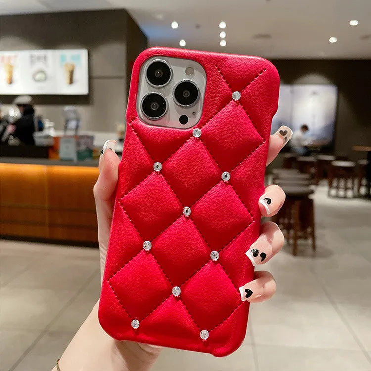 【キルティングシリーズ】スタッズ付き ダイヤステッチ 高級感レザー調 スマホケース｜iPhone対応 #251110