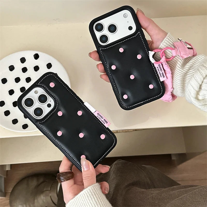 【ドットレザー】ピンク 水玉 ステッチ × ブラックレザー スマホケース｜iPhone対応 #250125