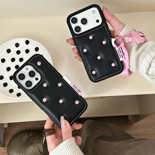 【ドットレザー】ピンク 水玉 ステッチ × ブラックレザー スマホケース｜iPhone対応 #250125