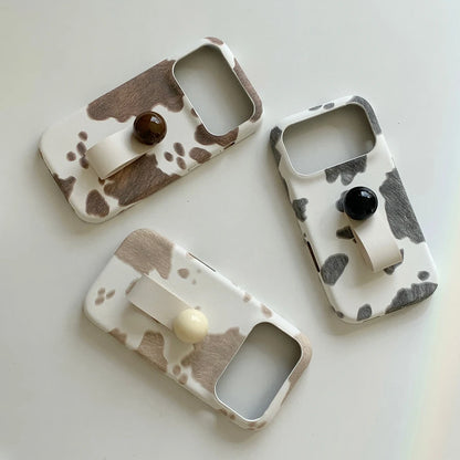 【アニマルシリーズ】カウ柄グリップ付き スマホケース｜モード×ナチュラルデザイン｜iPhone対応 #241207