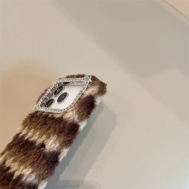 【もこもこチェック】ふわふわ マルチカラー × ストラップ付きケース｜iPhone対応 #240909