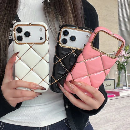 エレガントキルティング iPhoneケース｜ゴールドラインアクセント #240414