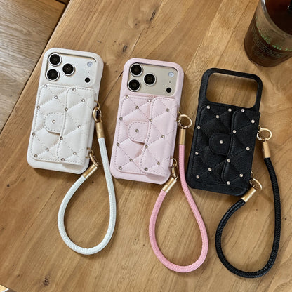 ぷっくりキルティングiPhoneケース スタッズ・ハンドストラップ付き（全3色） #261159