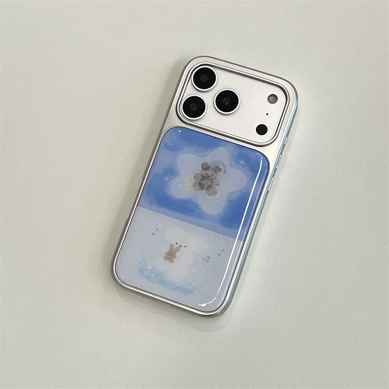 【グラデくまちゃん】雲 にじみブルーグラデーション ポンポンチャーム付き スマホケース｜iPhone対応 #241004