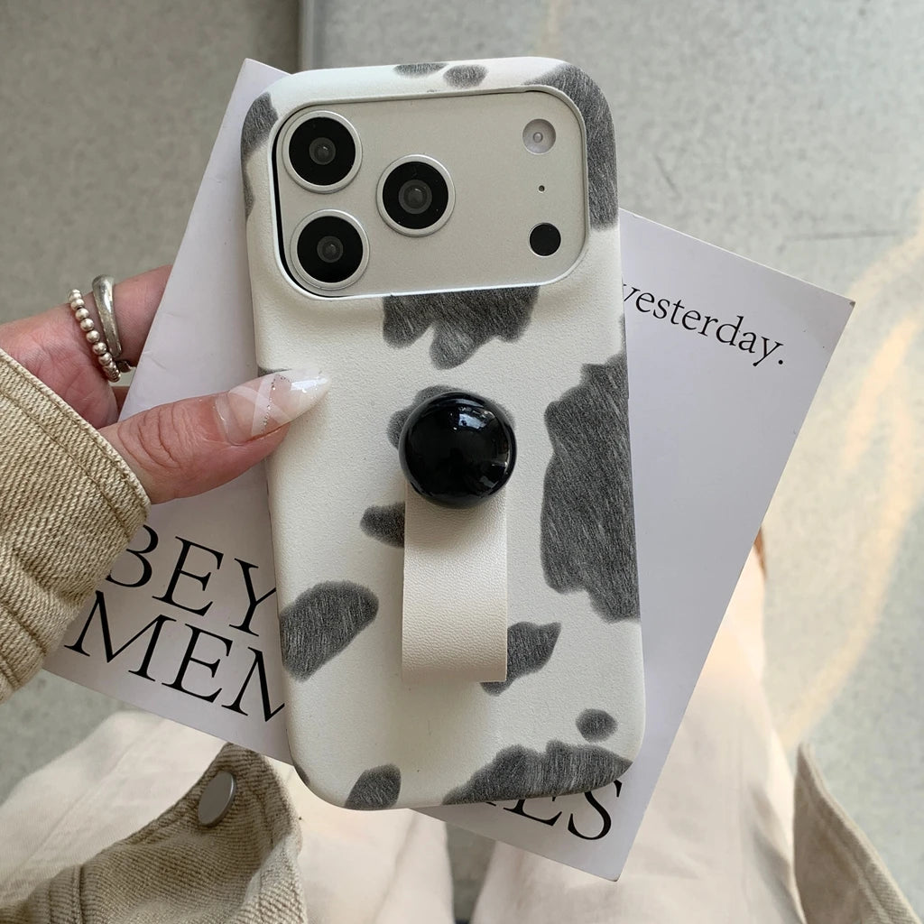 【アニマルシリーズ】カウ柄グリップ付き スマホケース｜モード×ナチュラルデザイン｜iPhone対応 #241207