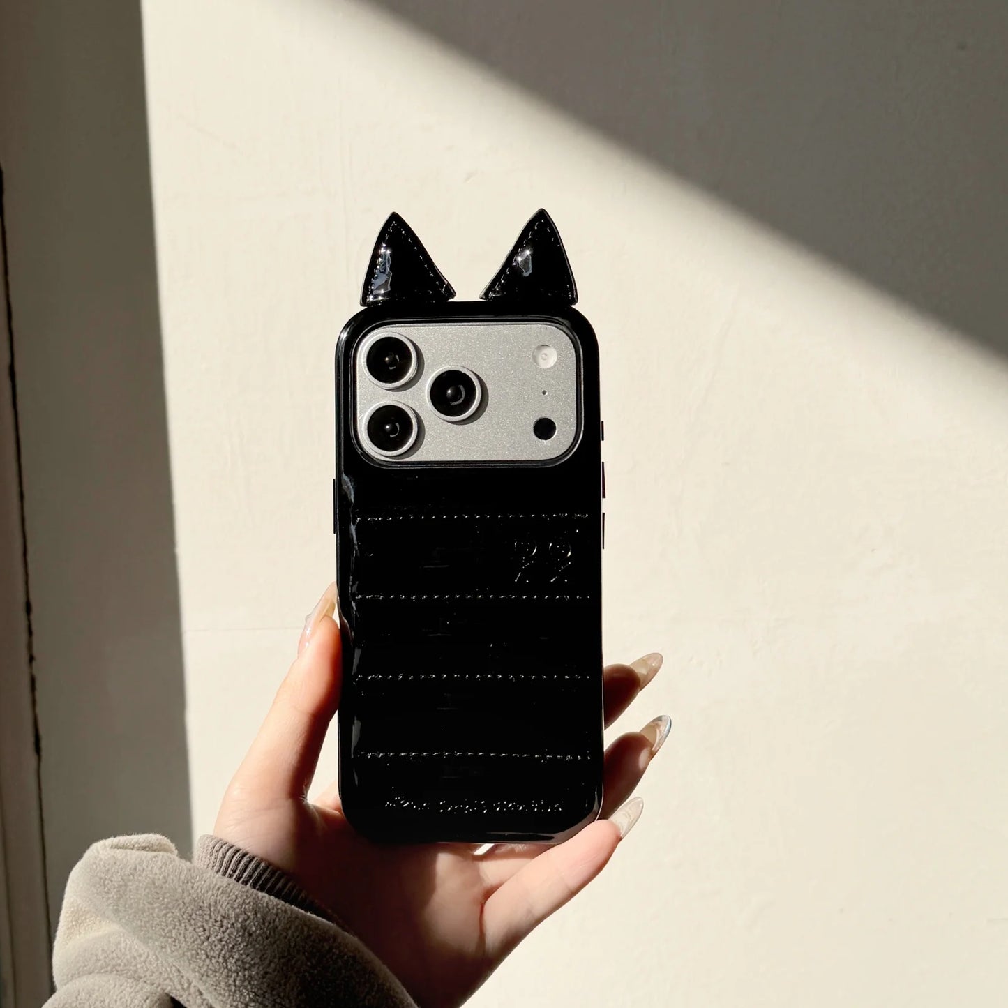 【猫耳シリーズ】キルティング ダウンジャケット風 iPhoneケース #240219