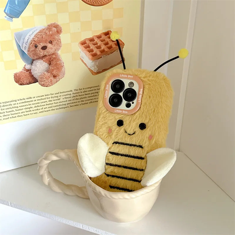 【ふわもこアニマルシリーズ】ハチさんスマホケース｜羽つき立体デザイン｜iPhone対応 #241123