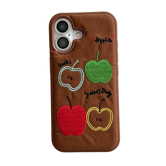 【スウィートアップル】刺繍りんご × ブラウン フェルト風 スマホケース｜iPhone対応 #250218