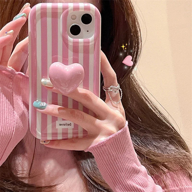 【ストライプシリーズ】ピンクボーダー×立体ハート スマホケース｜iPhone対応 #250914