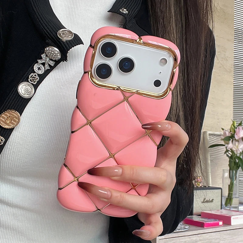 エレガントキルティング iPhoneケース｜ゴールドラインアクセント #240414