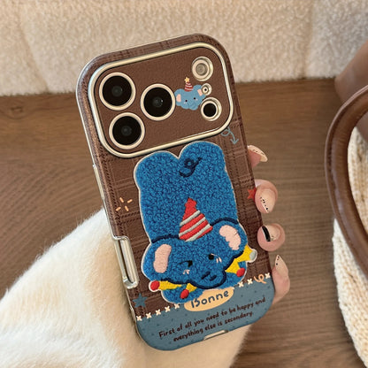 【ふわもこアニマル】立体刺繍 × ポップイラスト ワンチャン ネコちゃん スマホケース｜iPhone対応 #240830