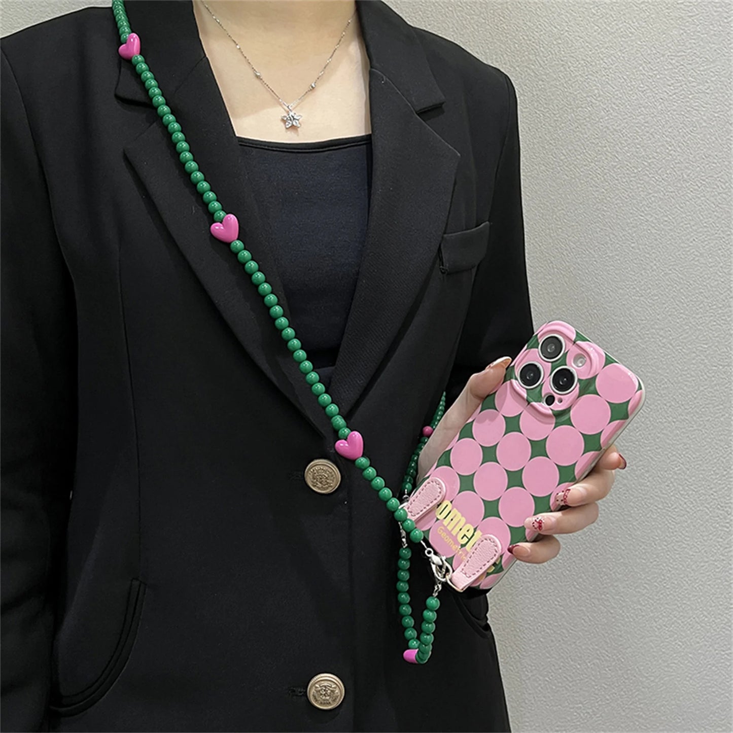 ドット ダイヤ柄 ピンク グリーン iPhoneケース｜ショルダーストラップ付き #240518